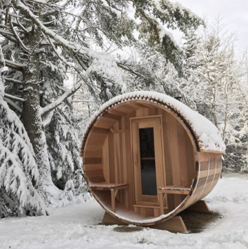Openluchtstoom om Zaal 6 van de Vatsauna Familie van Persoons de Rode Cedar Barrel Sauna House For