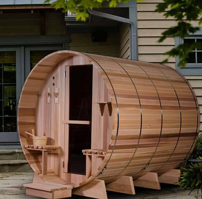 Openluchtstoom om Zaal 6 van de Vatsauna Familie van Persoons de Rode Cedar Barrel Sauna House For