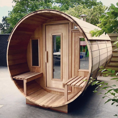 Openluchtstoom om Zaal 6 van de Vatsauna Familie van Persoons de Rode Cedar Barrel Sauna House For
